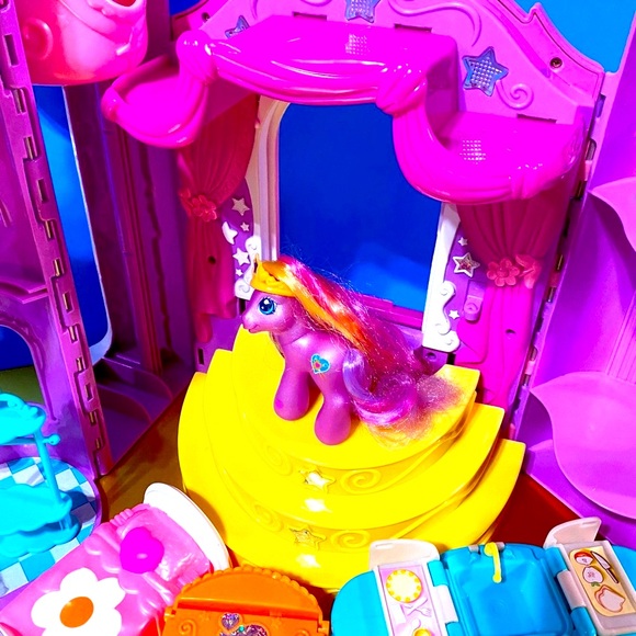 MY LITTLE PONY G3 2002 CELEBRATION CASTLE PLAYS MUSIC & LIGHTS UP EXCLUS… - Picture 8 of 16